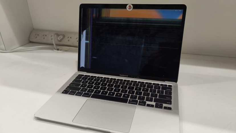 Cracked screen on Apple MacBook Pro Retina Display laptop Cracked screen on Apple MacBook Pro Retina Display laptop